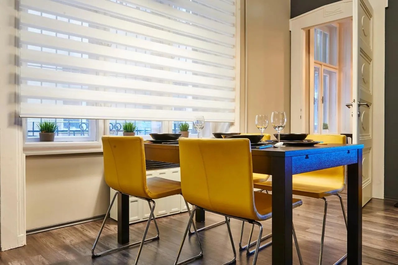 Central Location Yellow-Black Apartment Budapest