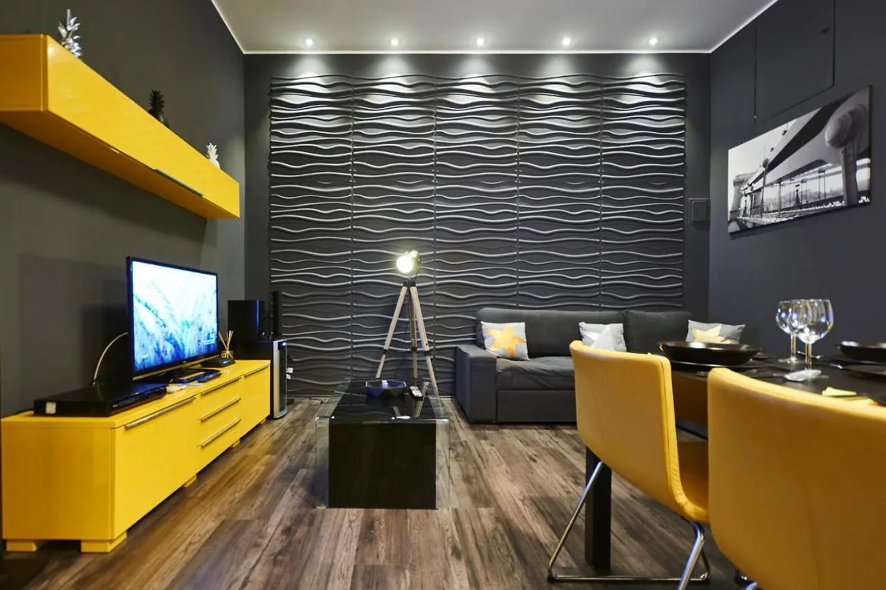 Central Location Yellow-Black Apartment Budapest