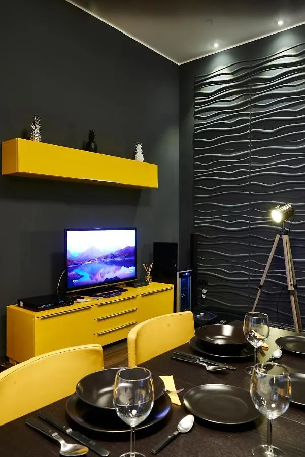 Central Location Yellow-Black Apartment Budapest